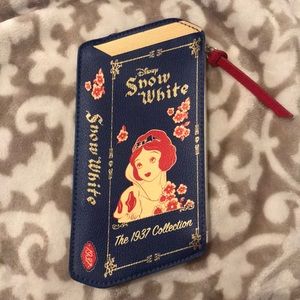 Snow White besame makeup bag